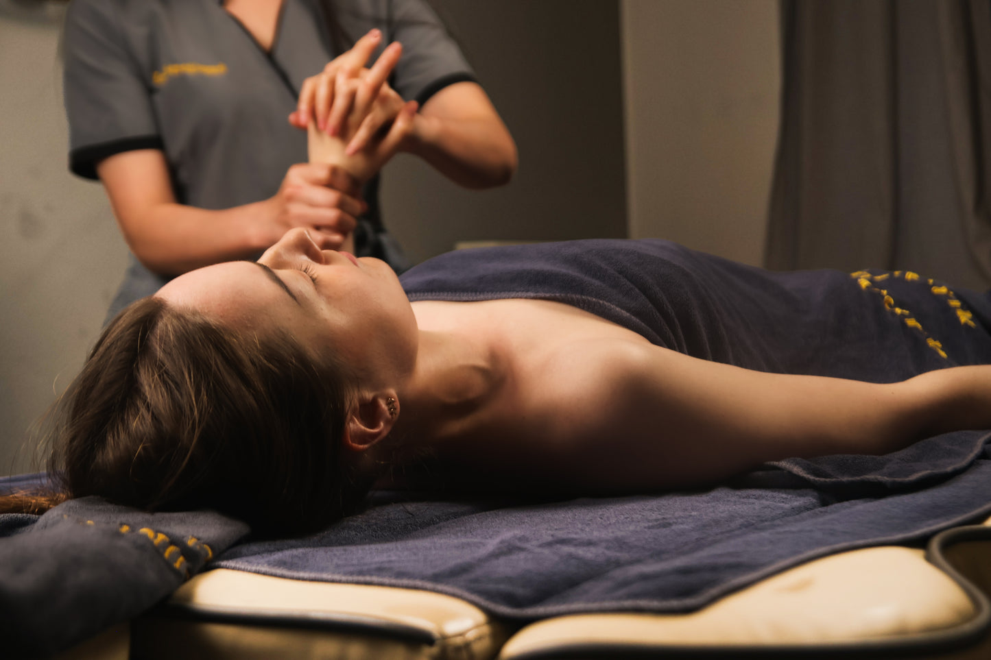 Body Massage - Deep Back, Neck, Relax & Arm Massage (60 Min)